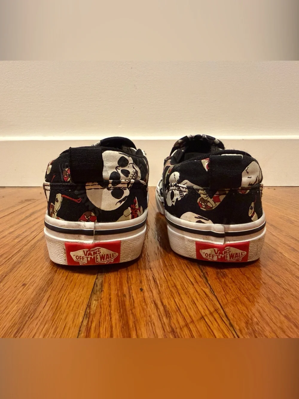 Vans Skull and Snake Print Shoes Youth Size 13 Black (glow-in-the-dark skulls)
